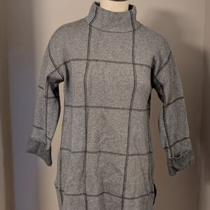 Tahari Gray Checkered Turtleneck Sweater